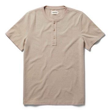 Taylor Stitch - The Short Sleeve Heavy Bag Henley in Sand